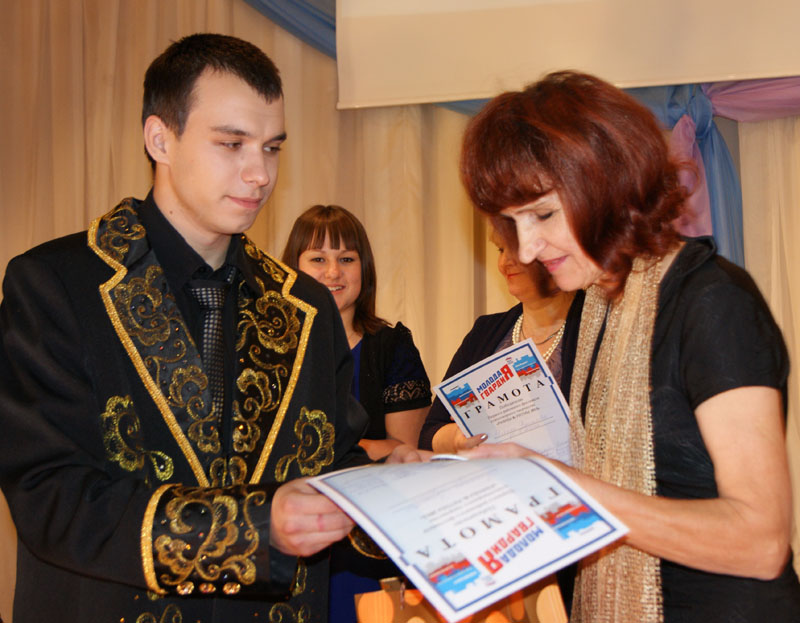 Нграждение победителя фестиваля "Рифмы и ритмы-2013"