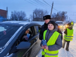 Сотрудники Госавтоинспекции проводят мероприятия, направленные на предупреждение ДТП с участием детей-пассажиров