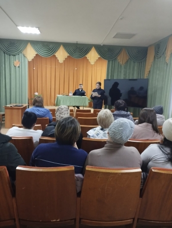 Сотрудники ОМВД России по Чесменскому району приняли участие в общешкольном родительском собрании в поселке Новоеткульский