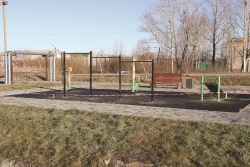 В сквере Исторический появилась новая спортивная площадка