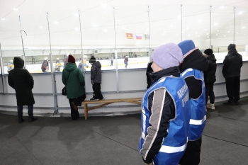 Чесменские полицейские обеспечили охрану общественного порядка во время проведения межрайонного турнира по хоккею с шайбой среди мужских команд памяти основателя и президента ХК &laquo;Легион&raquo; Токарева Сергея Васильевича