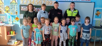 Сотрудники отделения Госавтоинспекции побывали в гостях в Чесменском детском саду «Берёзка»
