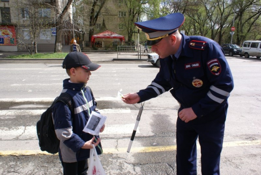 Дпс для детей. Полицейский для детей. ГАИ для детей. Дети ДПС на дороге.