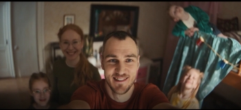 Победитель конкурса &laquo;Отец года&raquo; из Челябинской области Максим Костандов с семьей - герои федерального видеоролика