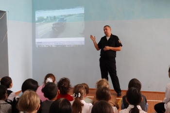 Школьники из поселка Цвиллинга стали участниками краш-курса по безопасности дорожного движения