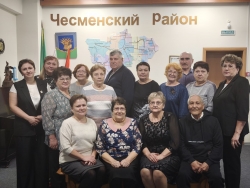 Ветераны банковского дела передали районному музею уникальную летопись