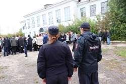 В Чесменском районе полицейские обеспечили охрану порядка при проведении Дня знаний