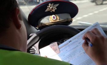 Попытка дачи взятки сотруднику ГИБДД грозит уголовным преследованием