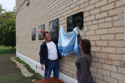 В поселке Редутово открыли мемориальную доску Зайдуллину Эльвиру Рафитьевичу, погибшему при исполнении воинского долга в ходе СВО