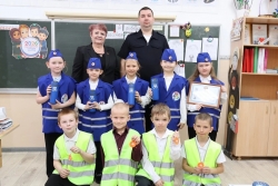 Юные инспекторы дорожного движения Черноборской средней школы заняли второе место в областном конкурсе агитационных плакатов &laquo;КомандаЮИД74&raquo;