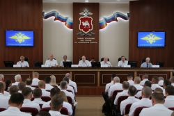 Совместная работа полиции с общественными формированиями, добровольными народными дружинами, частными охранными организациями и казачеством позволила не допустить роста нарушений общественного порядка и уличной преступности на Южном Урале.