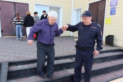 Сотрудники полиции обеспечили безопасность граждан и общественный порядок в дни проведения выборов депутатов Законодательного Собрания Челябинской области и Собрания депутатов Чесменского муниципального округа