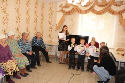 Концерт в доме престарелых